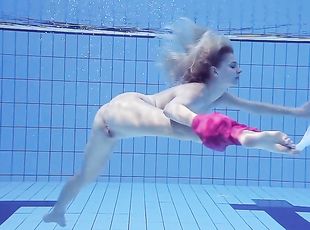 Hot Russian swimming babe Elena Proklova